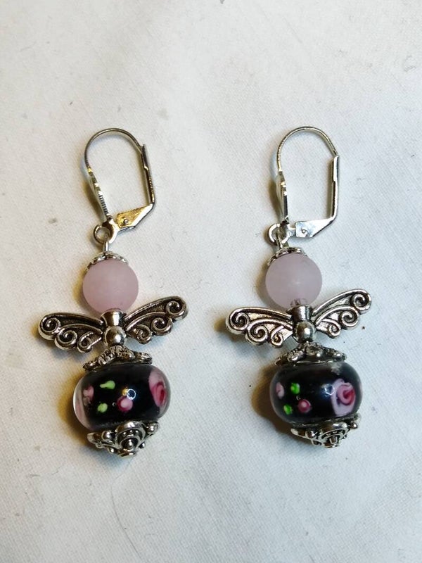 Oorbellen rozenkwarts geluksengeltje 045.