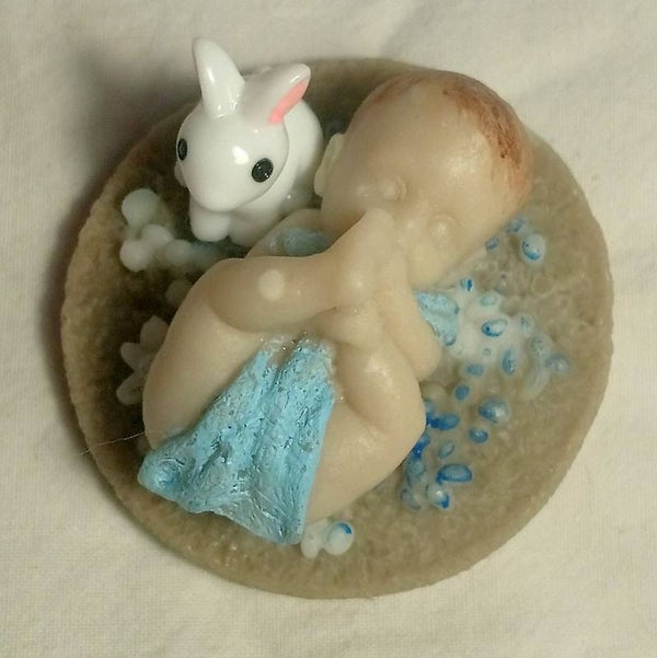 Babyzeepje op beschuit met muisjes en knuffel 089.