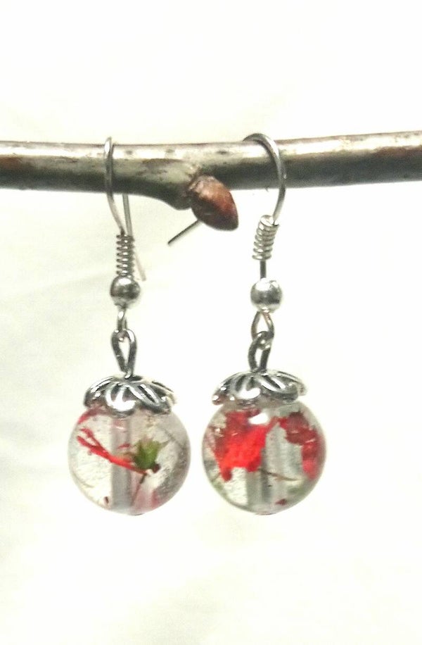 Oorbellen met rode bloemetjes 0110.