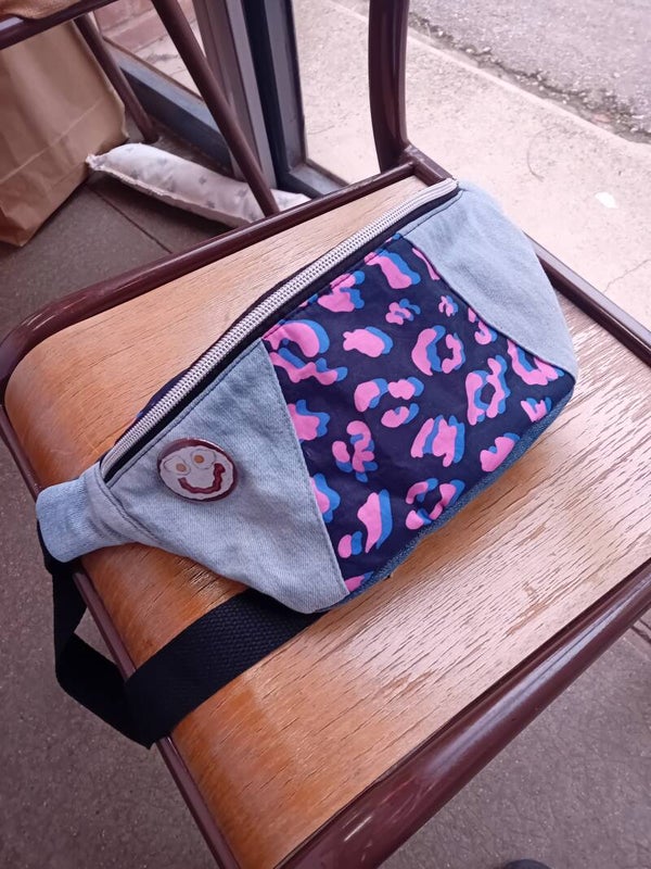Sac banane jean et léopard style années 80