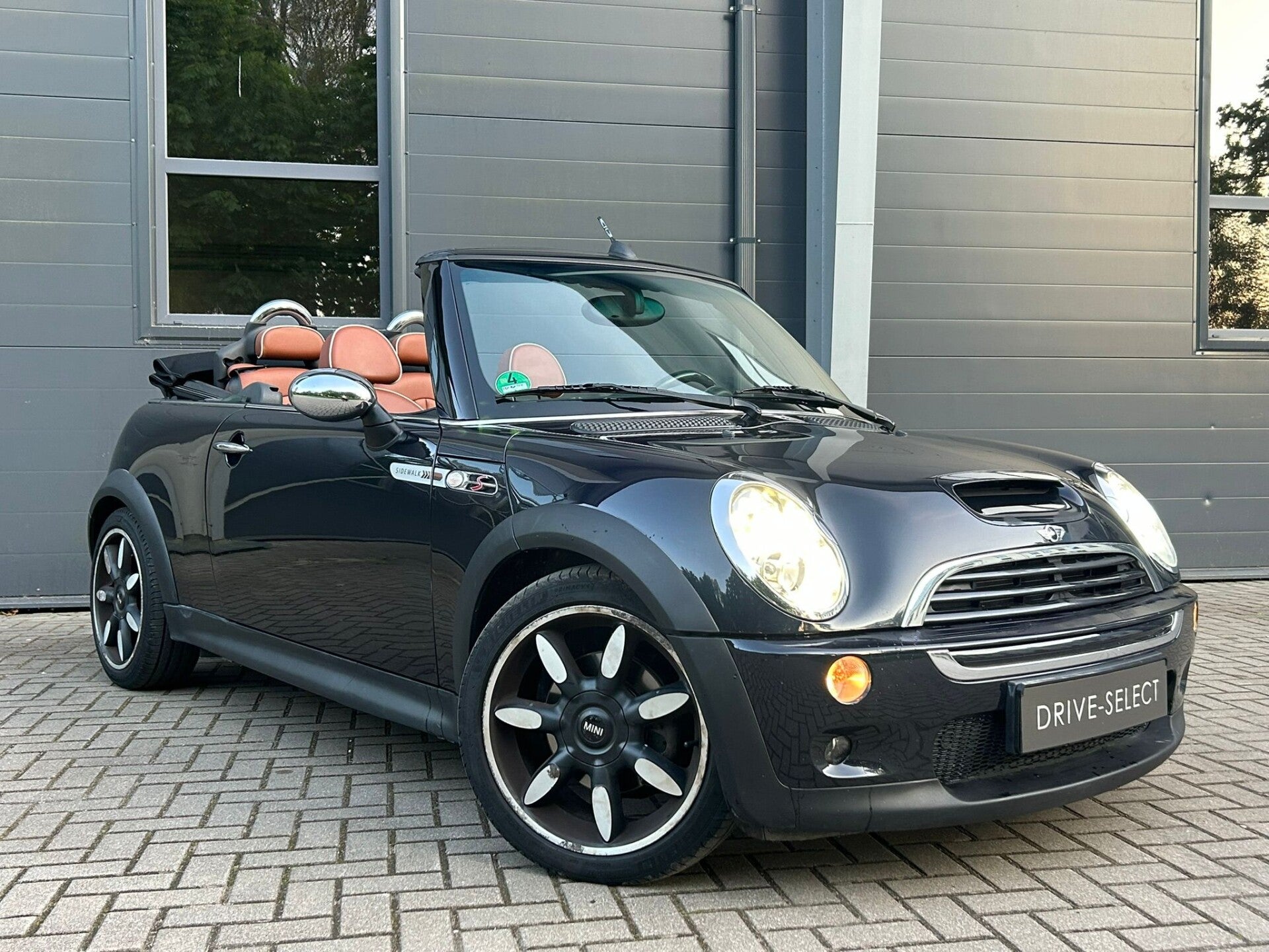 Mini Cooper Cabrio S Sidewalk