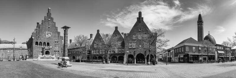 Panorama Raadhuisplein Waalwijk zwart wit