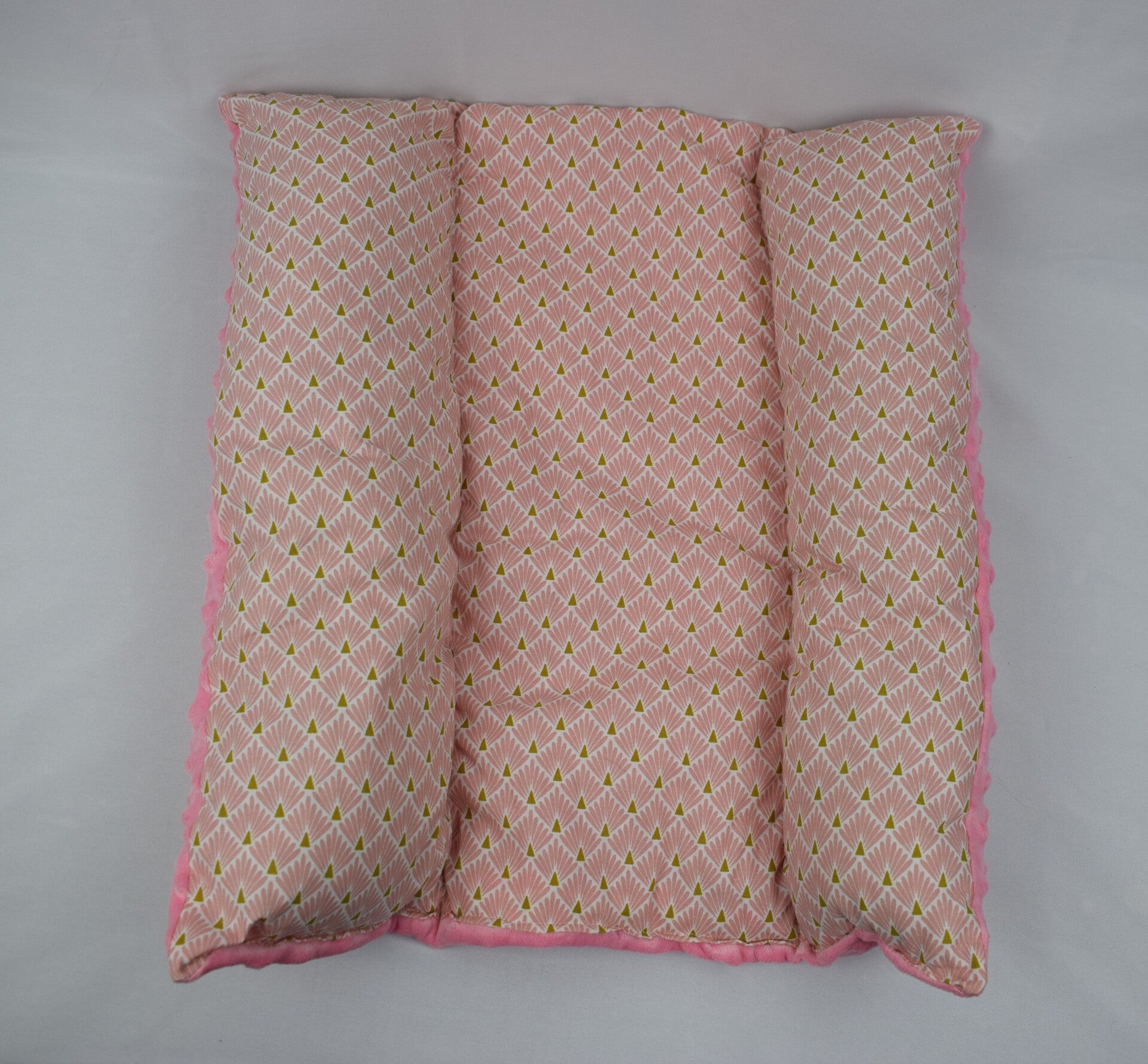 Snugabun paon rose poudré