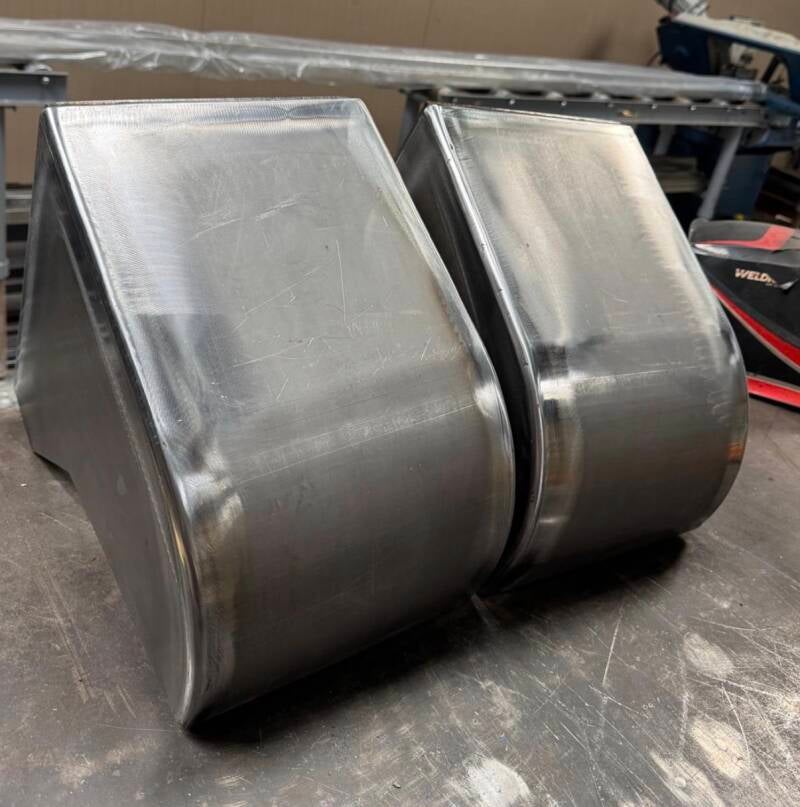 2 “Davids” steunen gemaakt voor achter op een jacht  
