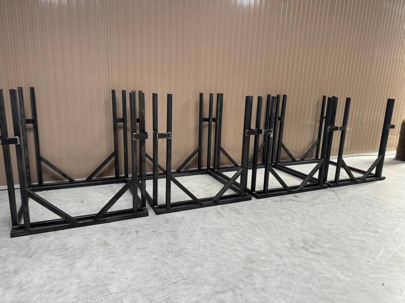 4x een slimme transportkar voor stagebarriers.