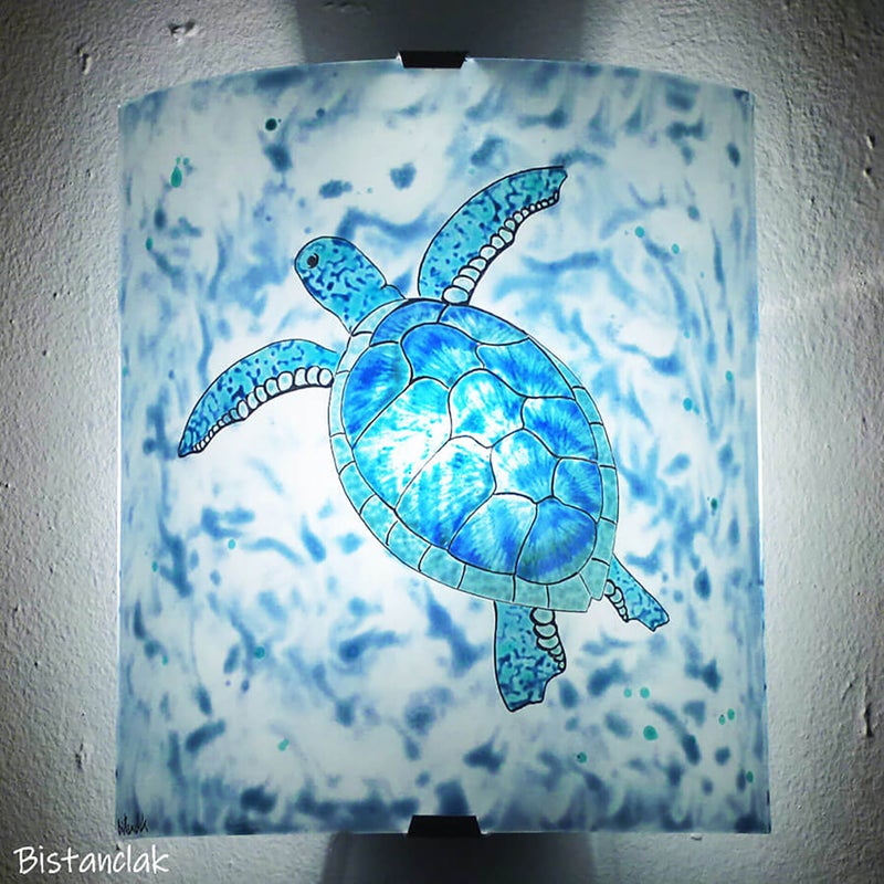 applique murale bleue décorée d'une tortue de mer aux traits réaliste