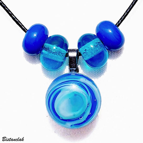 Collier perles et cabochon central turquoise et bleu lapis