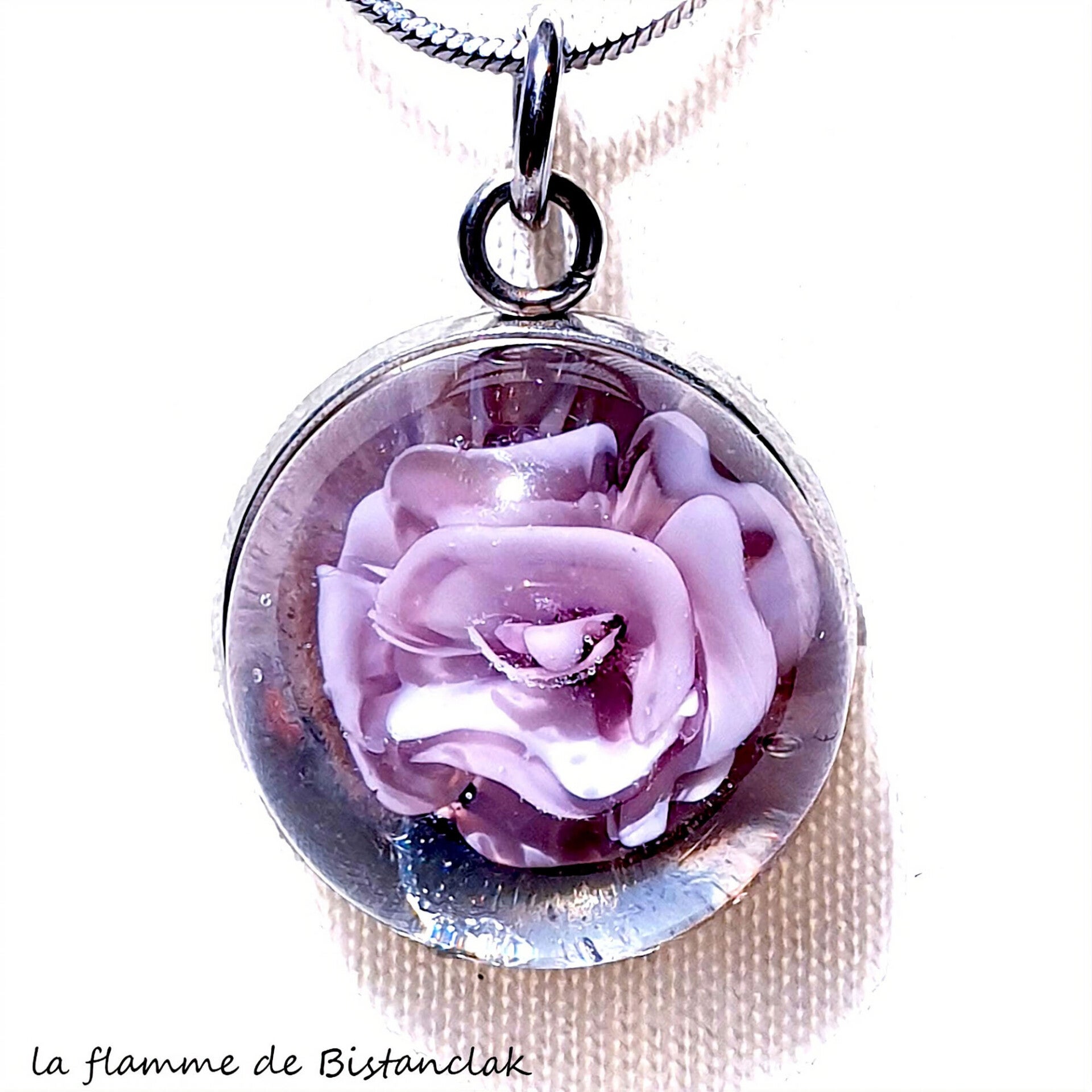 Pendentif cabochon Rose en fleur mauve