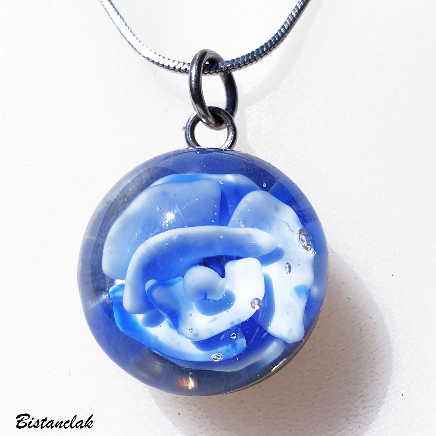 Pendentif cabochon Rose en fleur bleue