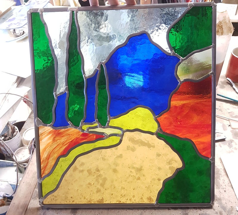 exposition du panneau de vitrail une fois terminé