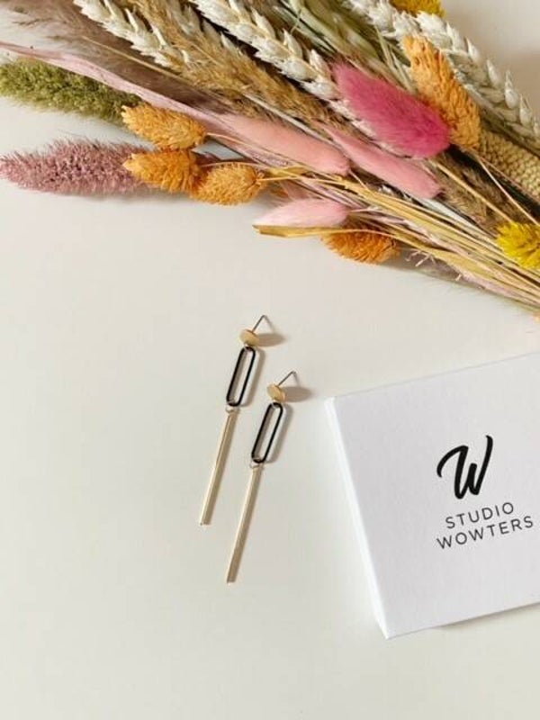 Rae oorbellen gouden staafjes