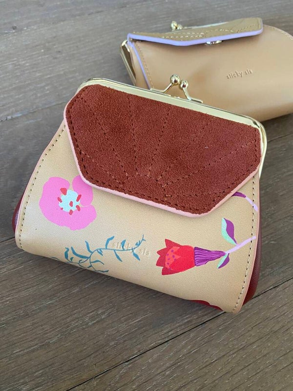 Wallet ton sur ton sticky sis beige/bruin met bloemen