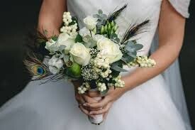 Bruidsboeket medium € 50,- tot € 75,-