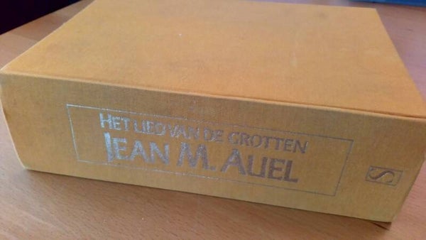 Jean M. Auel - Het lied van de grotten deel 6