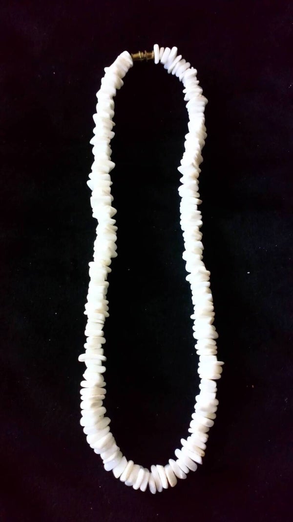 Ketting met witte stenen