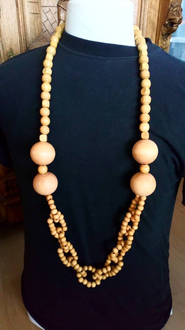 Ketting met houten kralen