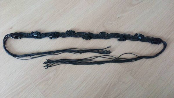 Riem zwart koord met zwarte stenen