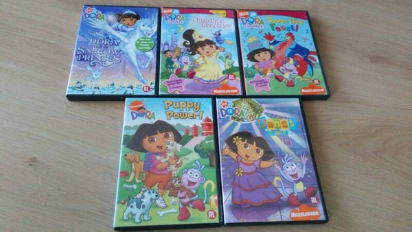 DVD's Dora 5 stuks met krasjes