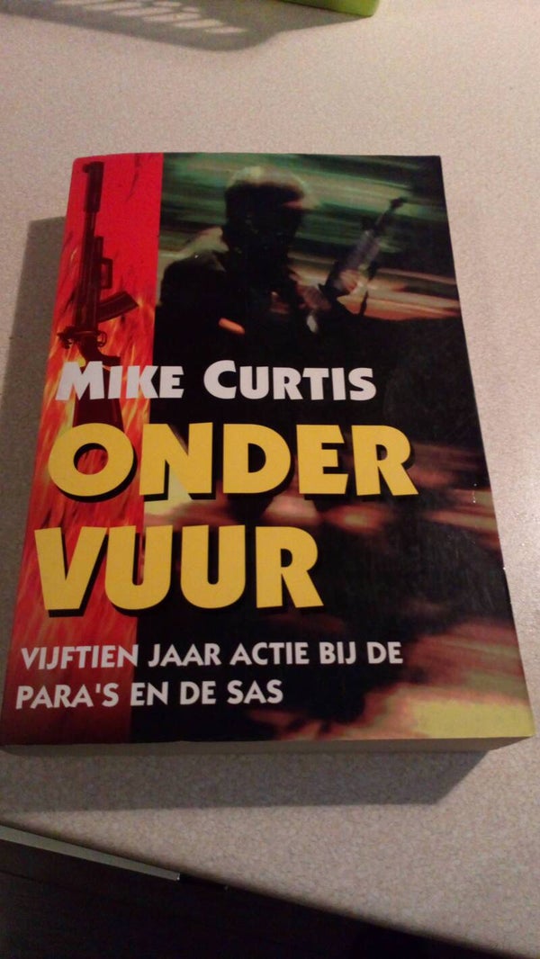 Mike Curtis - Onder vuur