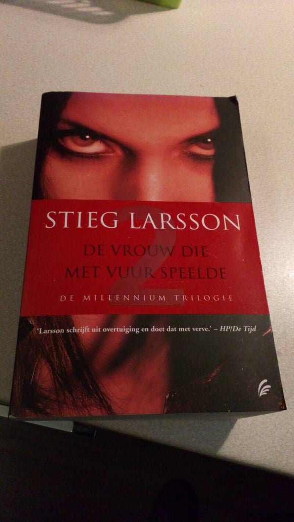 Stieg Larsson - De vrouw die met vuur speelde