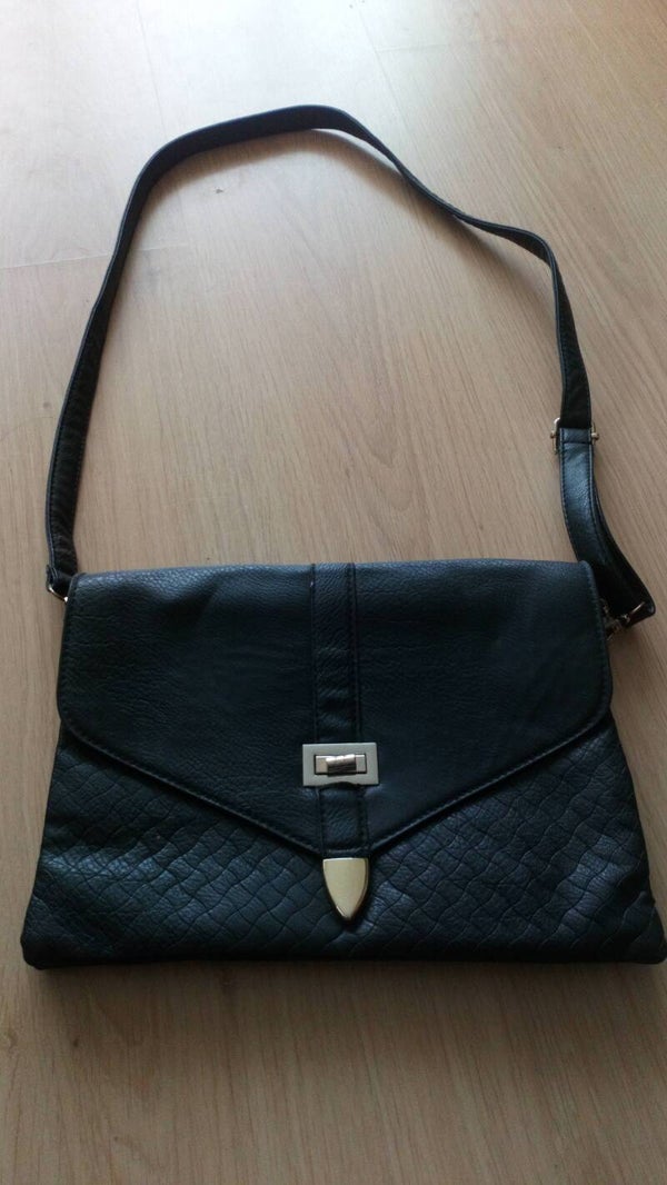 Schoudertas Bata zwart soepel leer