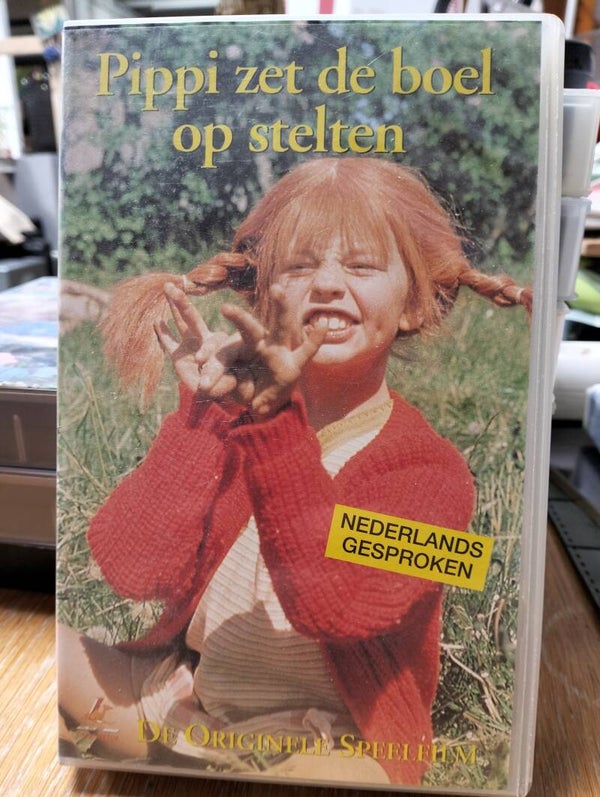 VHS videoband Pippi zet de boel op stelten