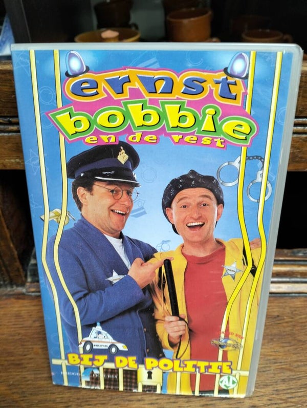 VHS videoband Ernst Bobbie en de rest bij de politie