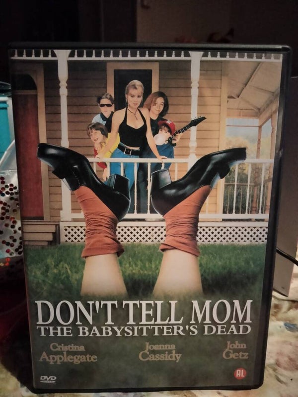 DVD Don't tell mom The babysitter's dead