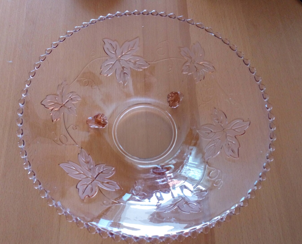 Schaal, roze glas met pootjes