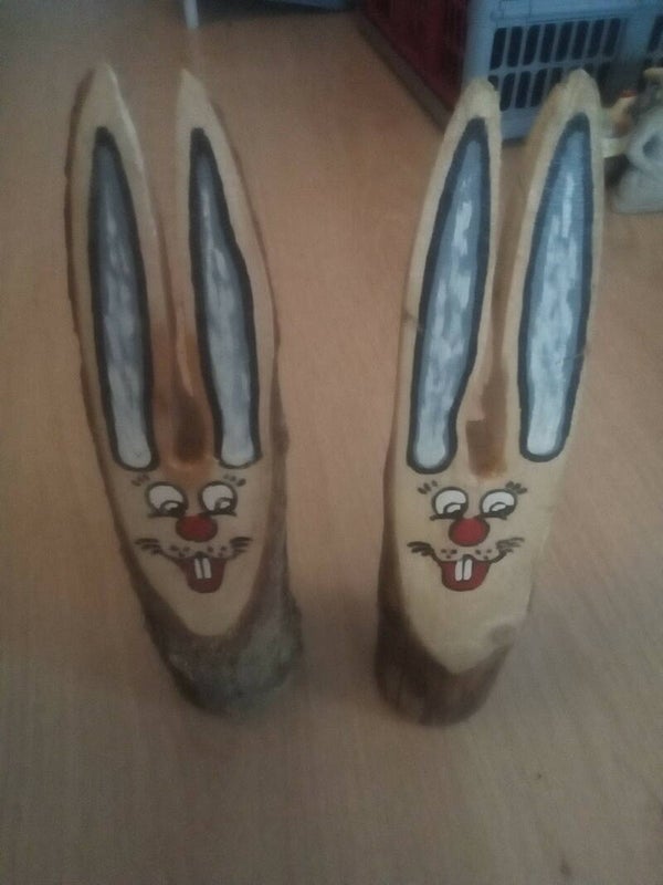 Baumstamm Osterhasen