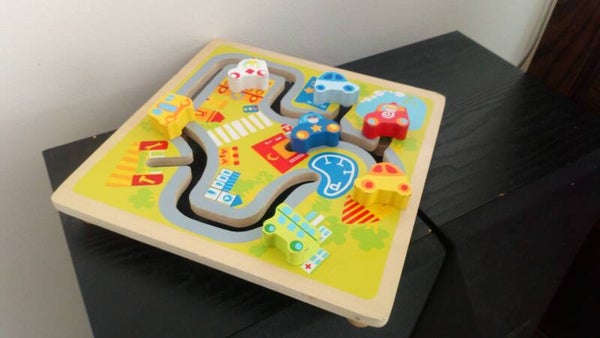 Houten speelgoedauto's op bord 25x25 cm