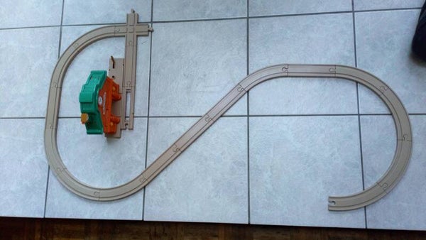 Treinbaan niet compleet met stationshuisje