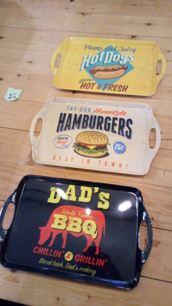 Dienbladen met vintage opdruk