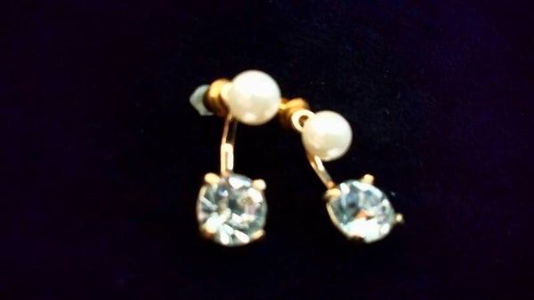 Oorbellen goudkleurig met parel en diamant