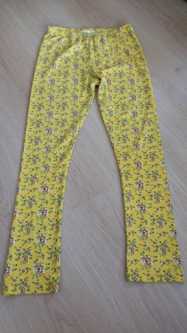 Broek geel met print maat 158 / 164