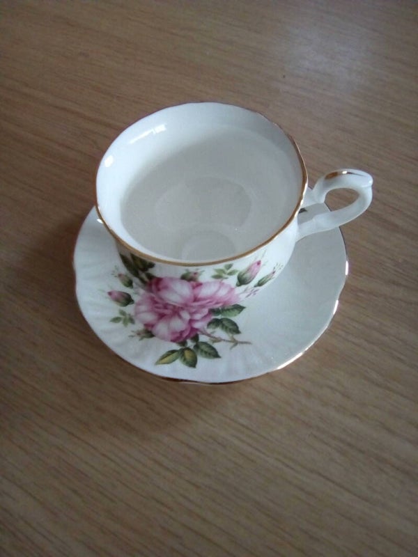 Kop en schotel Crown Staffordshire fine bone China Made in England