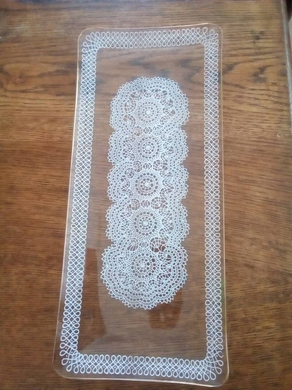 Cakeschaal glas met kantmotief