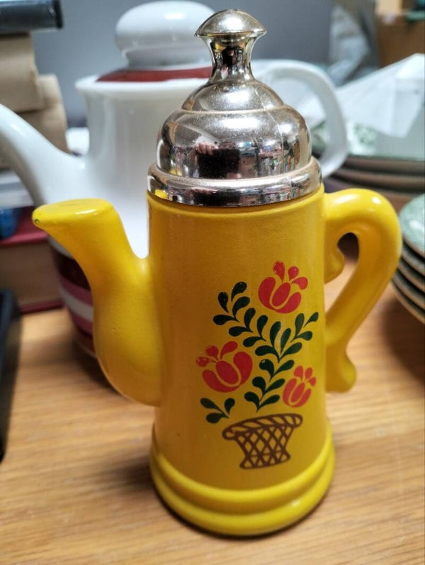 Avons Cosmetics badschuim vintage koffiepot