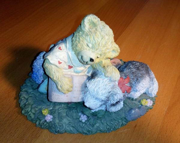 Beeldje beer met hondje