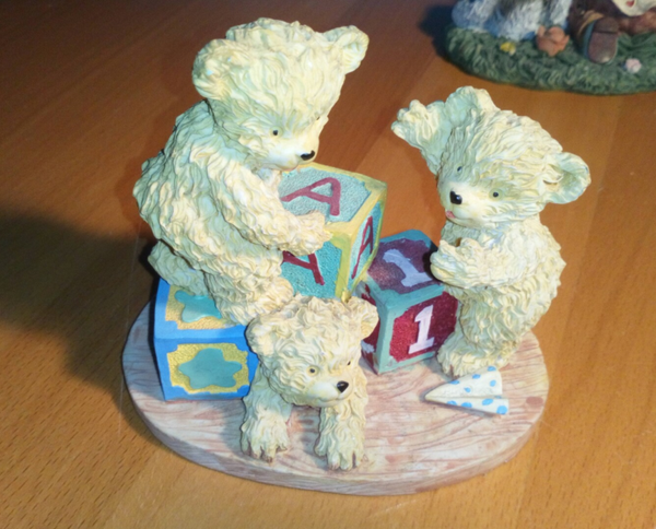 Beeldje beren met blokken