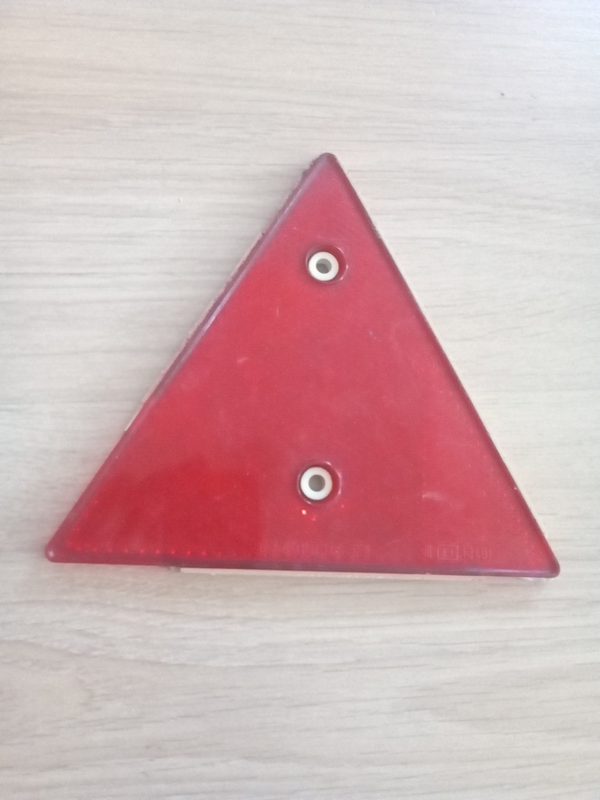 Trailer reflector triangle