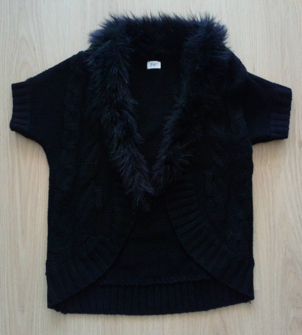 F&F zwart vestje korte mouw, maat 146
