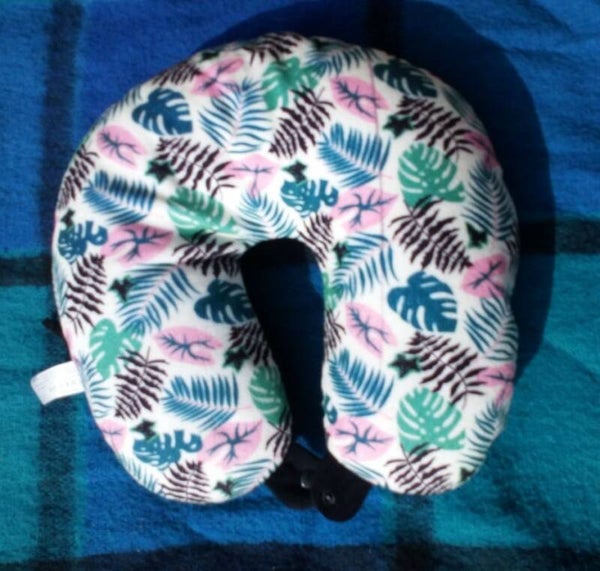 Neck pillow / support