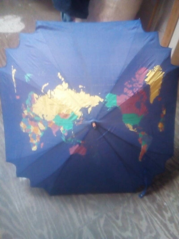 Paraplu - blauw met kaart van de wereld