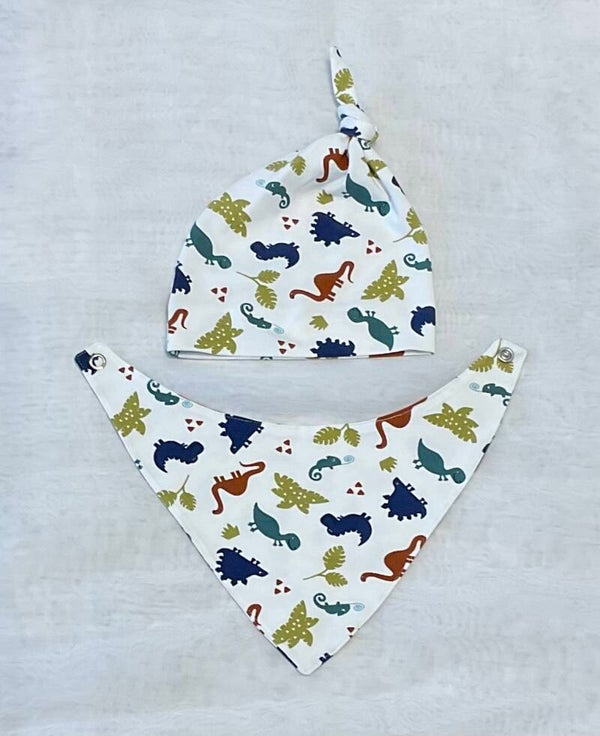 Haube und Lätzchen