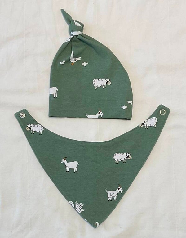Haube und Lätzchen