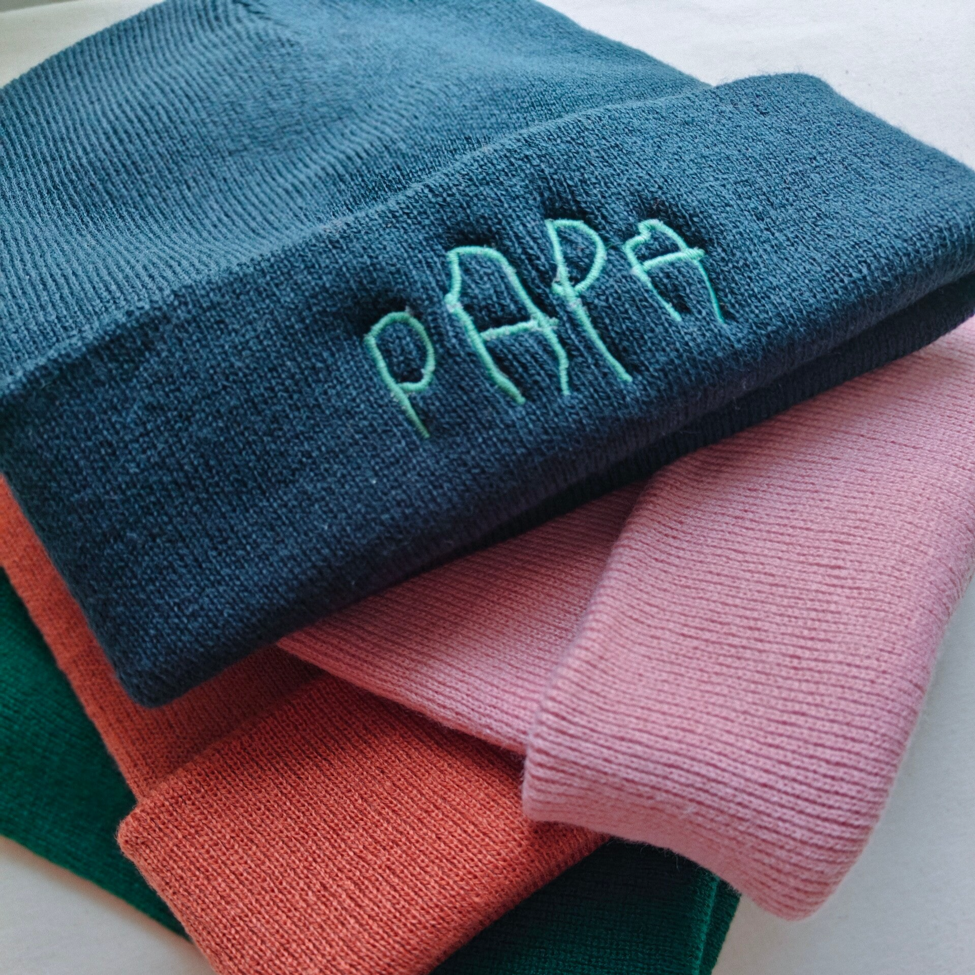 Muts met eigen handschrift of kleine eenvoudige tekening