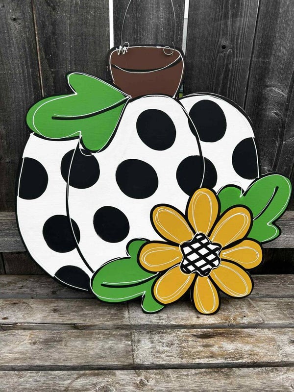 Polkadot Pumpkin with Daisy