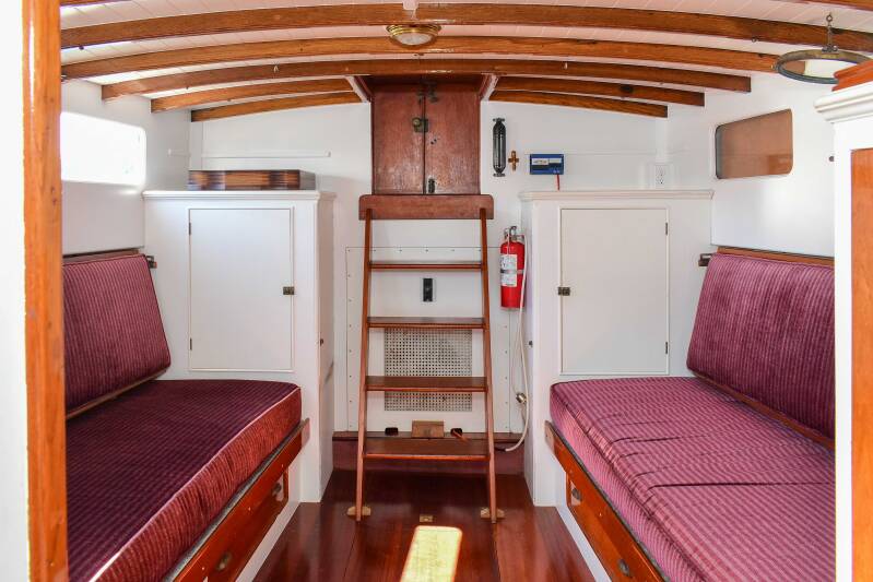 01-aft-cabin-standard.jpg