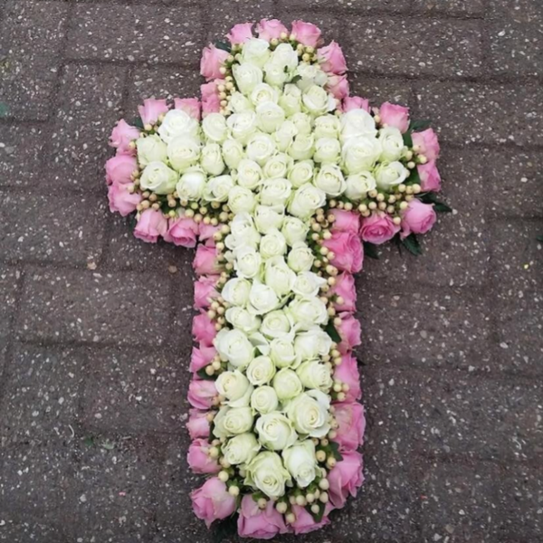 Rouwbloemstuk kruis